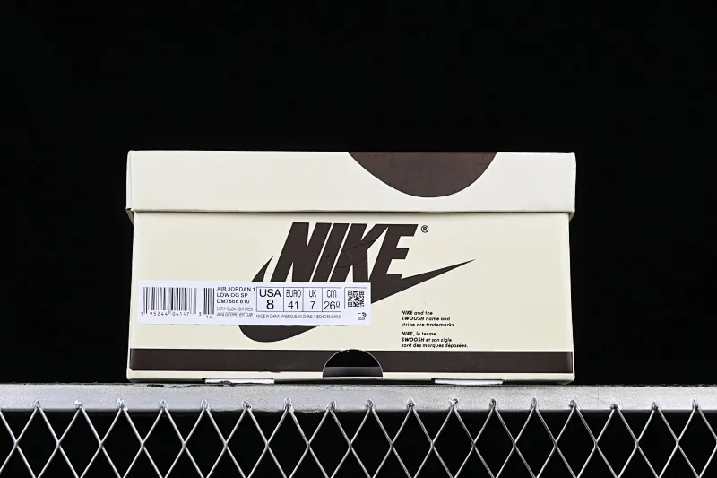 All Categories Air Jordan Jordan Series Basketball Shoes Air Jordan 1 Low Travis Scott x Air Jordan 1 Low OG AJ1 Joe 1 Reversed Overhook Joint Style Casual Sports Basketball Shoes DM7866-810